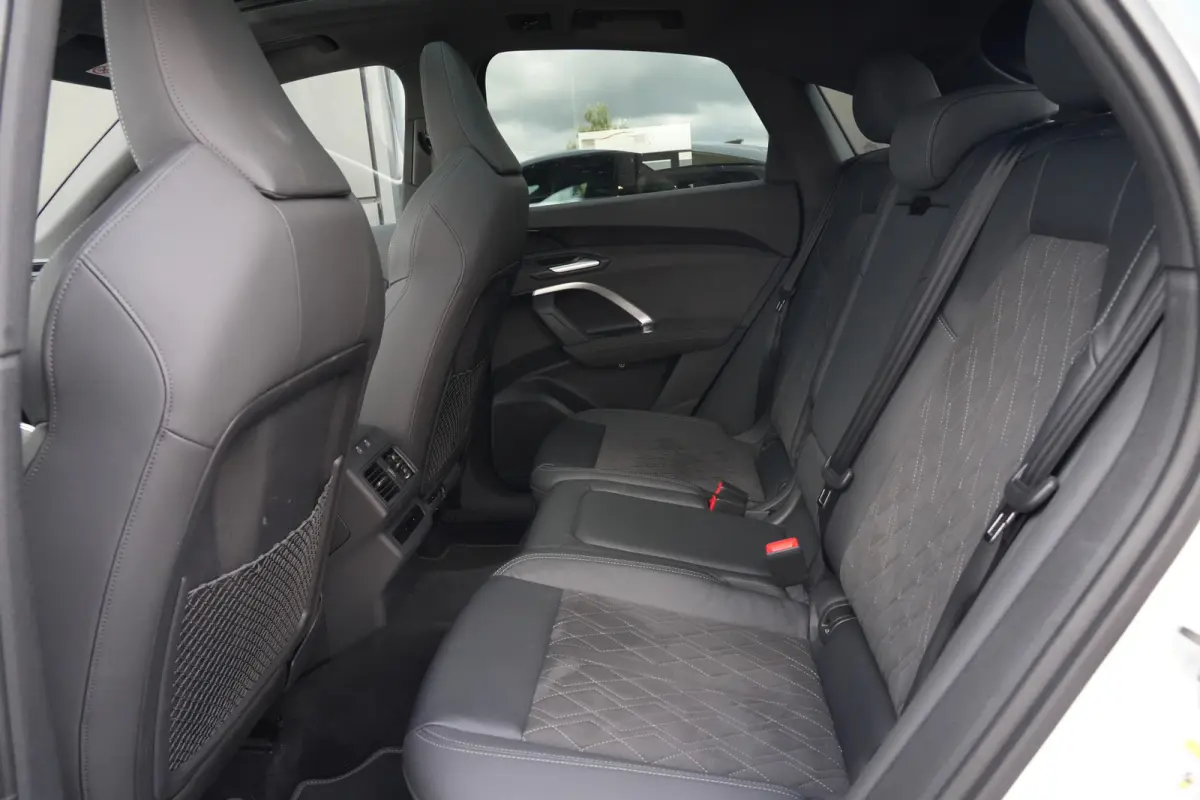 2.0 TFSI e-hybrid quattro S edition Sportback | 299PK | Pano | 360° | 21" | Keyless | S Line | Tech Plus | Audi Q5 Sportback S edition 299 PK Plug-in Hybrid met 2.0 viercilinder, panoramada