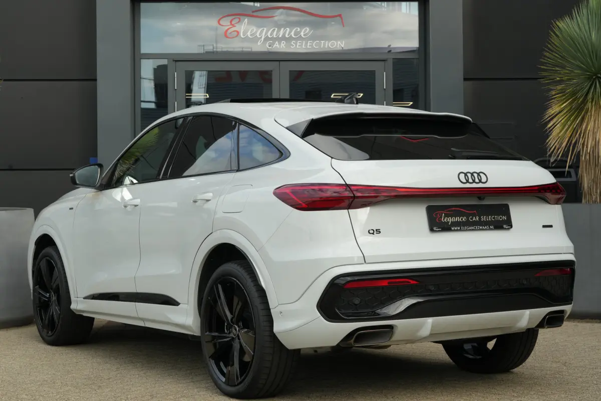 2.0 TFSI e-hybrid quattro S edition Sportback | 299PK | Pano | 360° | 21" | Keyless | S Line | Tech Plus | Audi Q5 Sportback S edition 299 PK Plug-in Hybrid met 2.0 viercilinder, panoramada