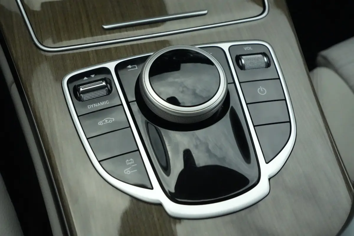 350 e Lease Edition | 279PK | Navi | Trekhaak | AIRMATIC | Camera | Mercedes-Benz C-Klasse 350 e Lease Edition 279 PK Plug-in Hybrid met 2.0 viercilinder, navigatie, afneembare trekhaak, AIR