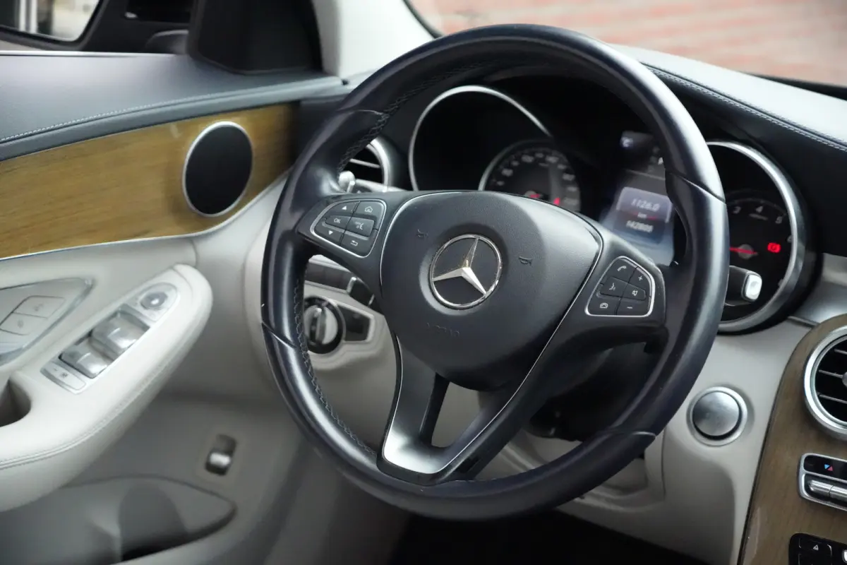 350 e Lease Edition | 279PK | Navi | Trekhaak | AIRMATIC | Camera | Mercedes-Benz C-Klasse 350 e Lease Edition 279 PK Plug-in Hybrid met 2.0 viercilinder, navigatie, afneembare trekhaak, AIR