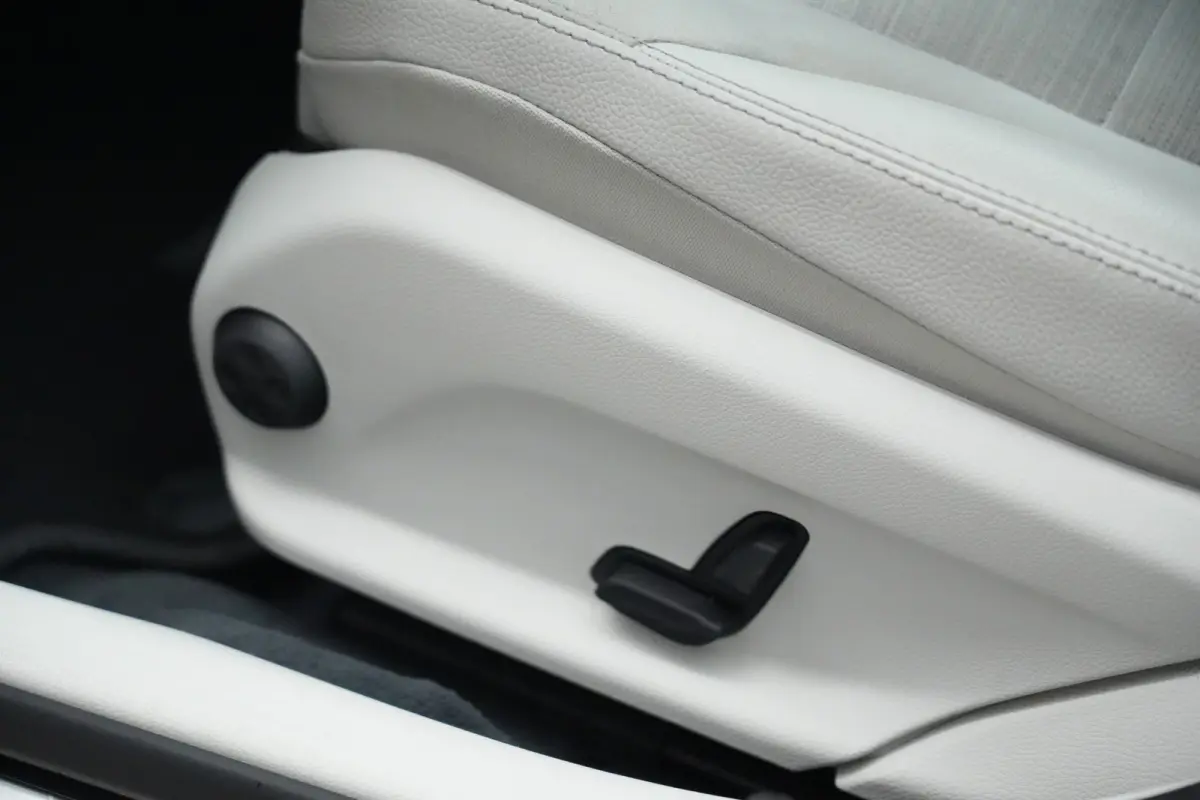 350 e Lease Edition | 279PK | Navi | Trekhaak | AIRMATIC | Camera | Mercedes-Benz C-Klasse 350 e Lease Edition 279 PK Plug-in Hybrid met 2.0 viercilinder, navigatie, afneembare trekhaak, AIR