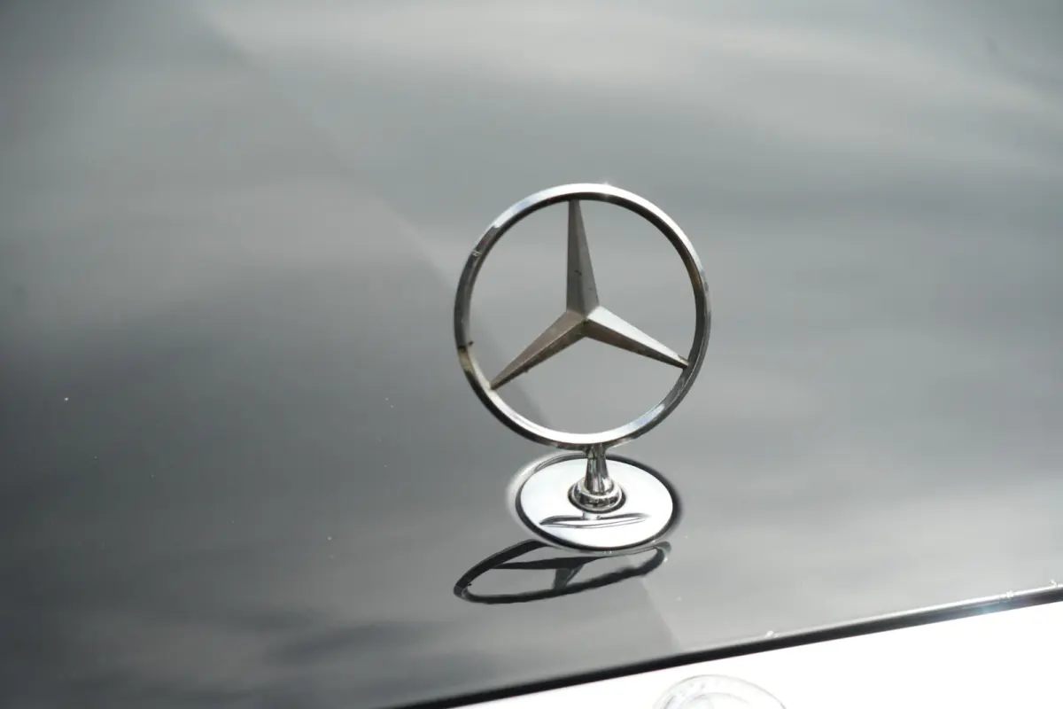 350 e Lease Edition | 279PK | Navi | Trekhaak | AIRMATIC | Camera | Mercedes-Benz C-Klasse 350 e Lease Edition 279 PK Plug-in Hybrid met 2.0 viercilinder, navigatie, afneembare trekhaak, AIR