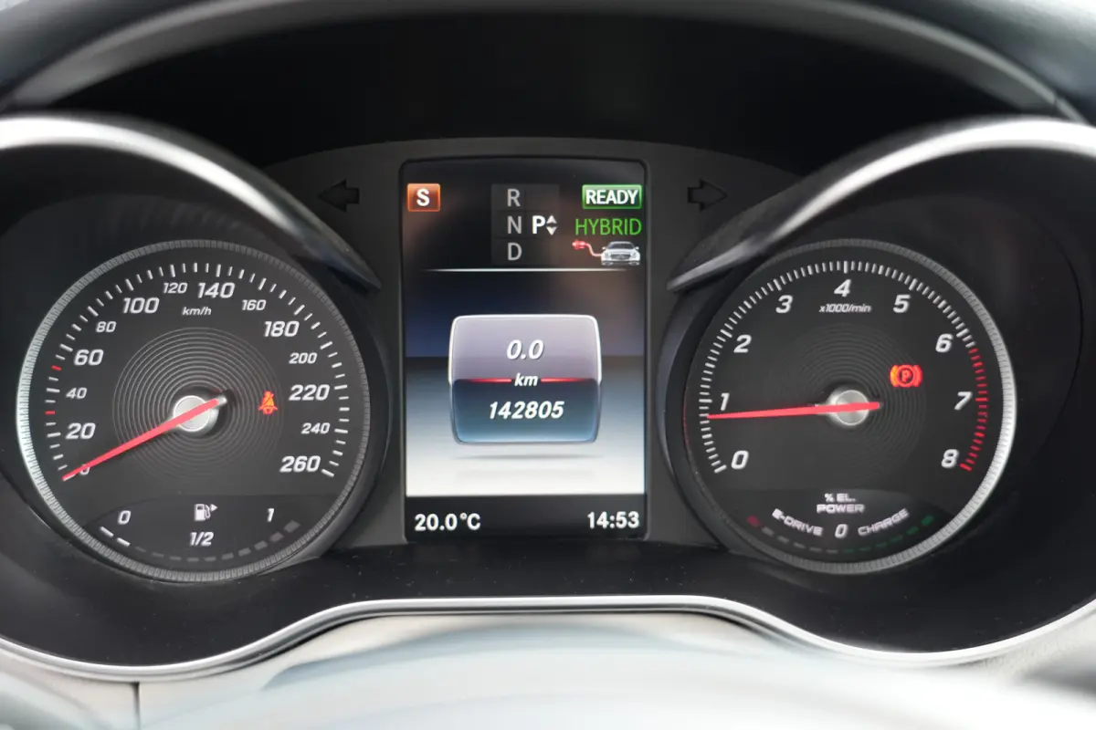 350 e Lease Edition | 279PK | Navi | Trekhaak | AIRMATIC | Camera | Mercedes-Benz C-Klasse 350 e Lease Edition 279 PK Plug-in Hybrid met 2.0 viercilinder, navigatie, afneembare trekhaak, AIR