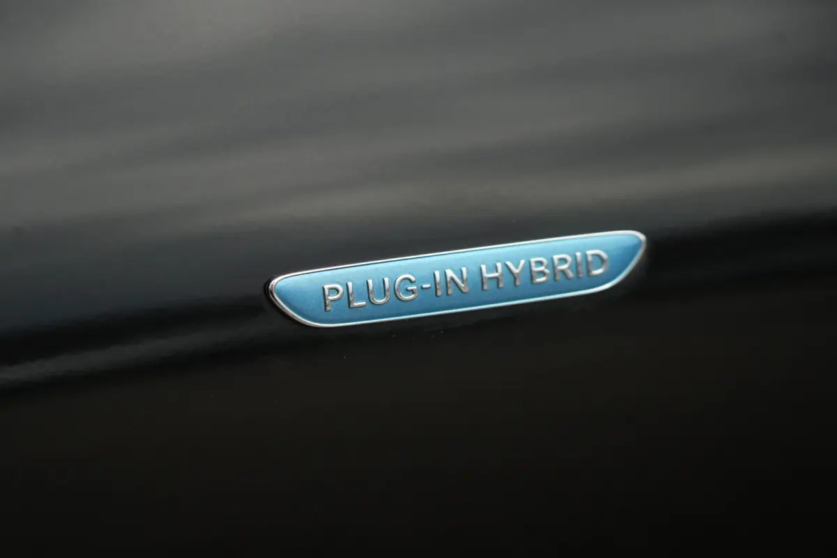 350 e Lease Edition | 279PK | Navi | Trekhaak | AIRMATIC | Camera | Mercedes-Benz C-Klasse 350 e Lease Edition 279 PK Plug-in Hybrid met 2.0 viercilinder, navigatie, afneembare trekhaak, AIR