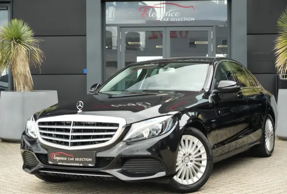 350 e Lease Edition | 279PK | Navi | Trekhaak | AIRMATIC | Camera | Mercedes-Benz C-Klasse 350 e Lease Edition 279 PK Plug-in Hybrid met 2.0 viercilinder, navigatie, afneembare trekhaak, AIR