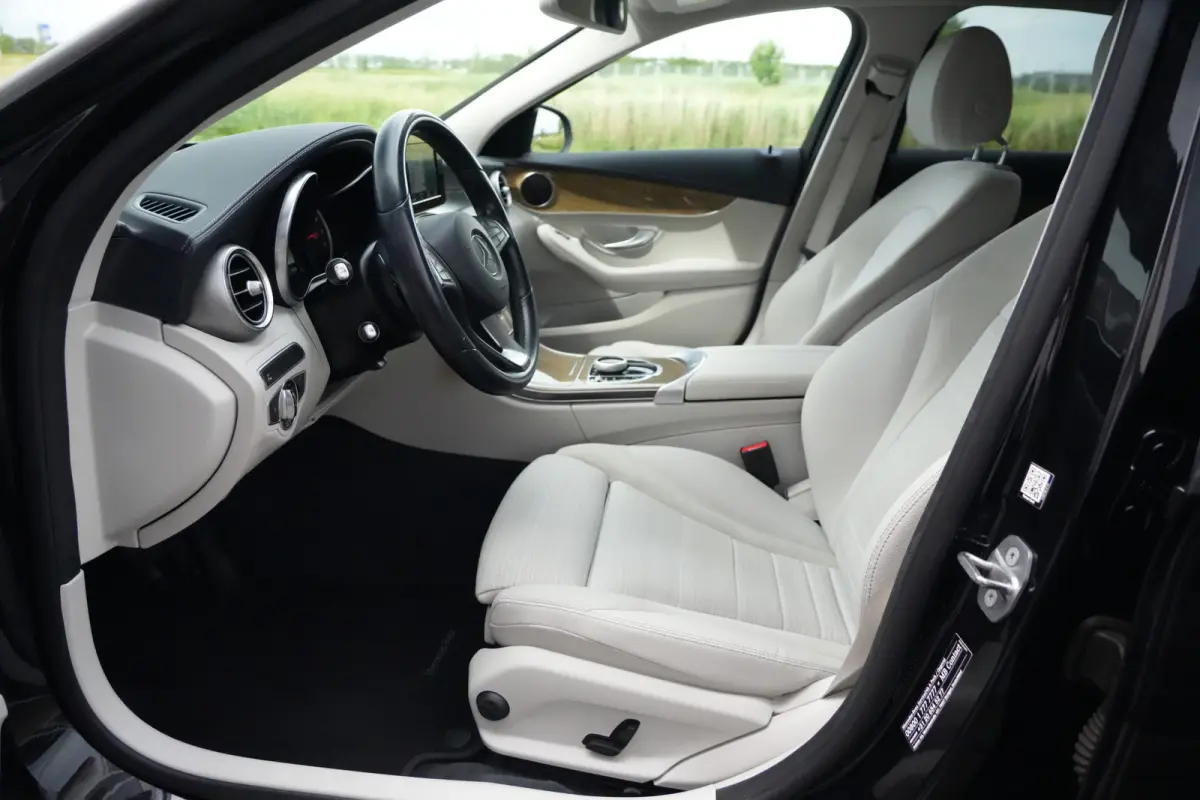 350 e Lease Edition | 279PK | Navi | Trekhaak | AIRMATIC | Camera | Mercedes-Benz C-Klasse 350 e Lease Edition 279 PK Plug-in Hybrid met 2.0 viercilinder, navigatie, afneembare trekhaak, AIR