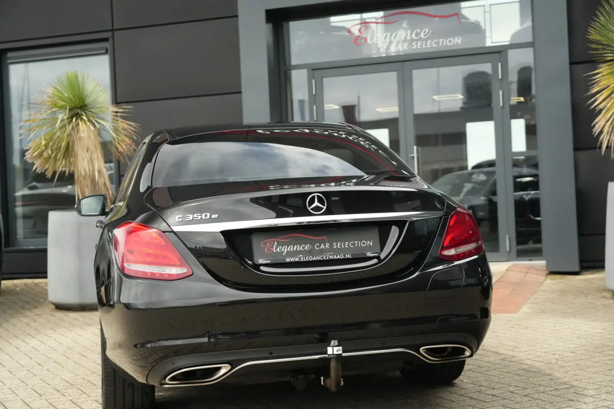 350 e Lease Edition | 279PK | Navi | Trekhaak | AIRMATIC | Camera | Mercedes-Benz C-Klasse 350 e Lease Edition 279 PK Plug-in Hybrid met 2.0 viercilinder, navigatie, afneembare trekhaak, AIR