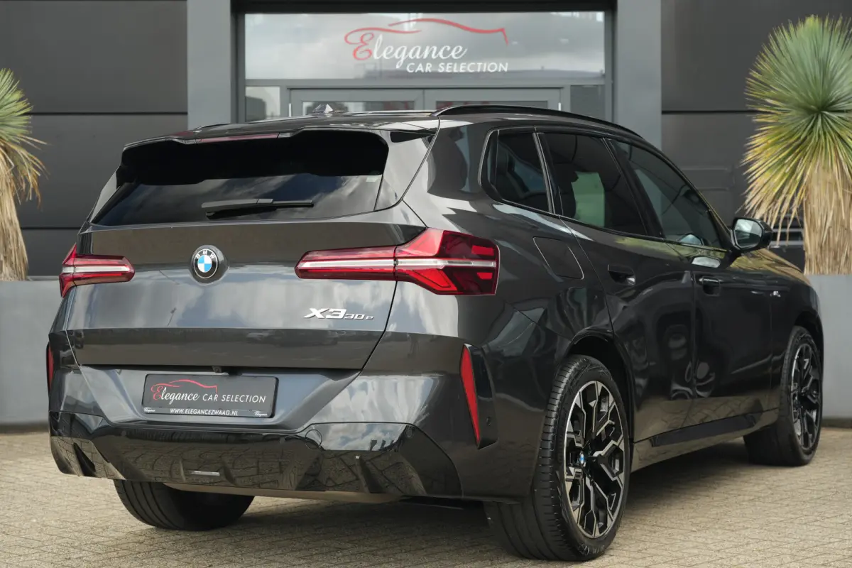 30e xDrive M Sport | 300PK | Pano | HUD | 360° | Harman Kardon | 20" | Keyless | Driving Assistant Professional | BMW X3 30e xDrive M Sport 300 PK Plug-in Hybrid met 2.0 viercilinder, panor