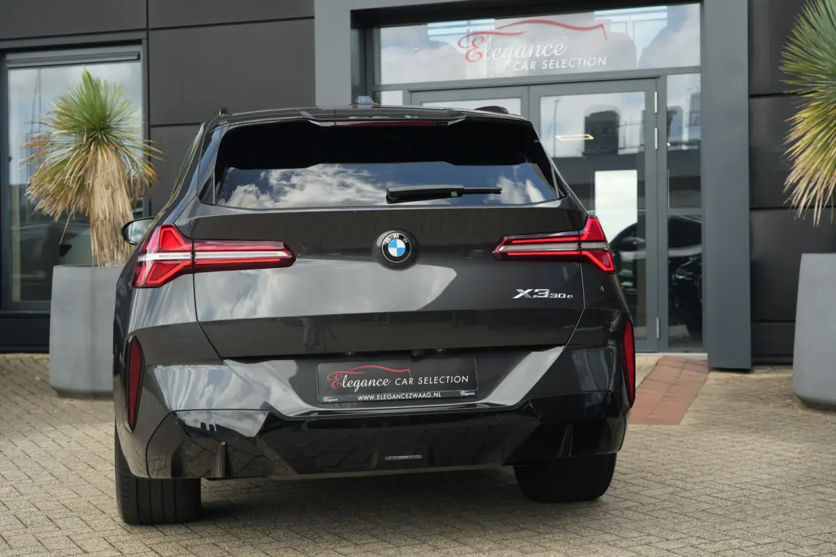 30e xDrive M Sport | 300PK | Pano | HUD | 360° | Harman Kardon | 20" | Keyless | Driving Assistant Professional | BMW X3 30e xDrive M Sport 300 PK Plug-in Hybrid met 2.0 viercilinder, panor