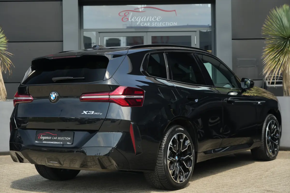30e xDrive M Sport | 300PK | Pano | HUD | 360° | Harman Kardon | 20" | Keyless | Driving Assistant Professional | BMW X3 30e xDrive M Sport 300 PK Plug-in Hybrid met 2.0 viercilinder, panor