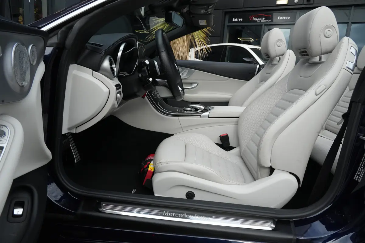 400 4MATIC AMG Prestige | 334PK | Burmester | Airscarf | 360° | Een bijzonder fraaie Mercedes-Benz C 400 4MATIC Cabriolet met de krachtige 3.0 liter V6-benzinemotor, goed voor maar liefst 3