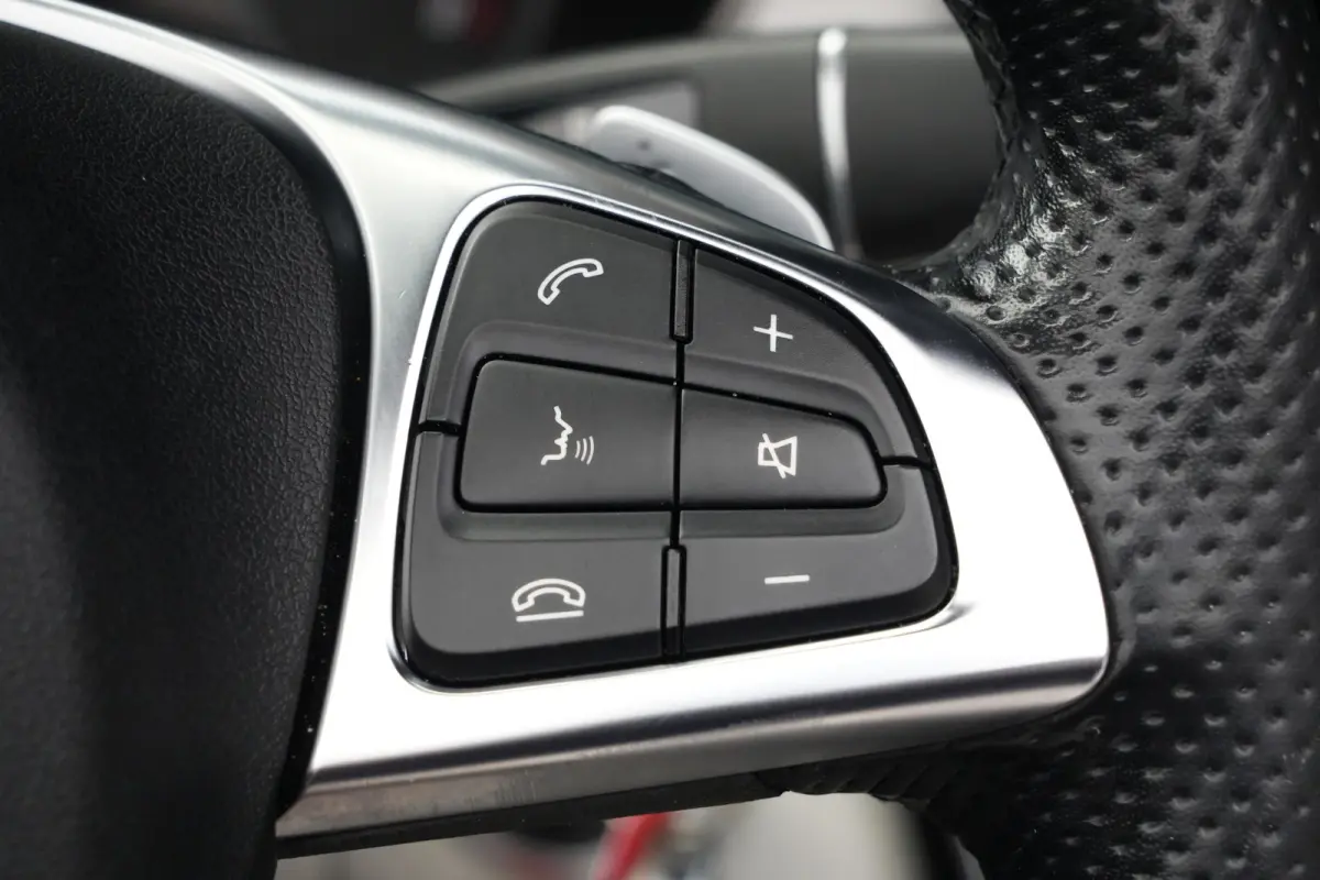 400 4MATIC AMG Prestige | 334PK | Burmester | Airscarf | 360° | Een bijzonder fraaie Mercedes-Benz C 400 4MATIC Cabriolet met de krachtige 3.0 liter V6-benzinemotor, goed voor maar liefst 3