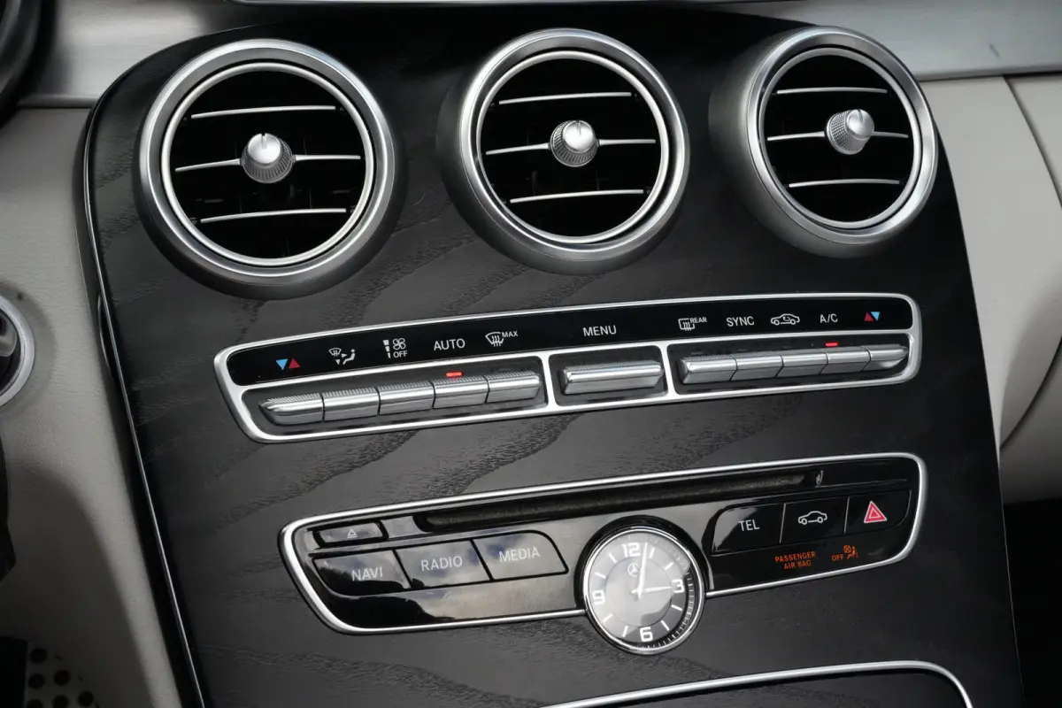 400 4MATIC AMG Prestige | 334PK | Burmester | Airscarf | 360° | Een bijzonder fraaie Mercedes-Benz C 400 4MATIC Cabriolet met de krachtige 3.0 liter V6-benzinemotor, goed voor maar liefst 3