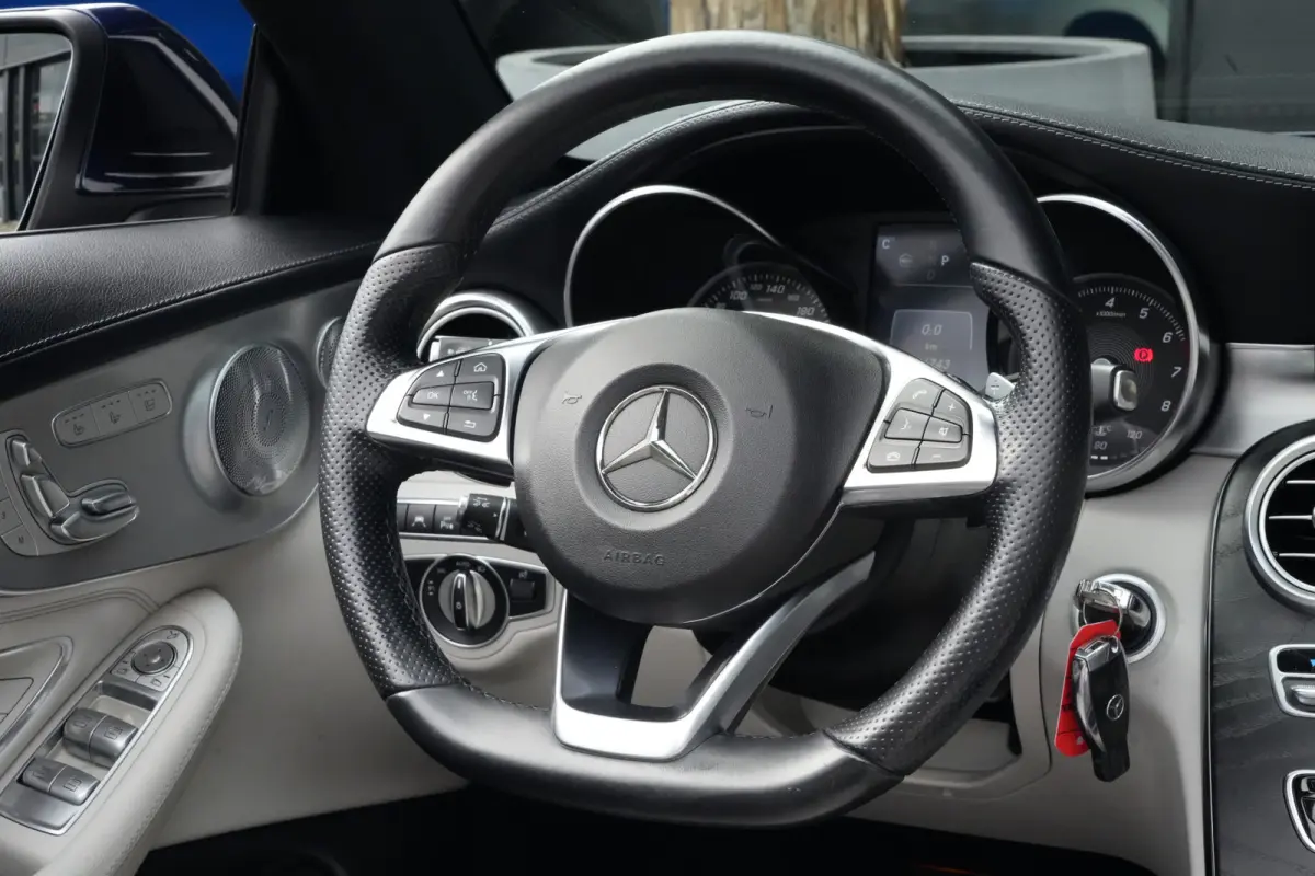 400 4MATIC AMG Prestige | 334PK | Burmester | Airscarf | 360° | Een bijzonder fraaie Mercedes-Benz C 400 4MATIC Cabriolet met de krachtige 3.0 liter V6-benzinemotor, goed voor maar liefst 3
