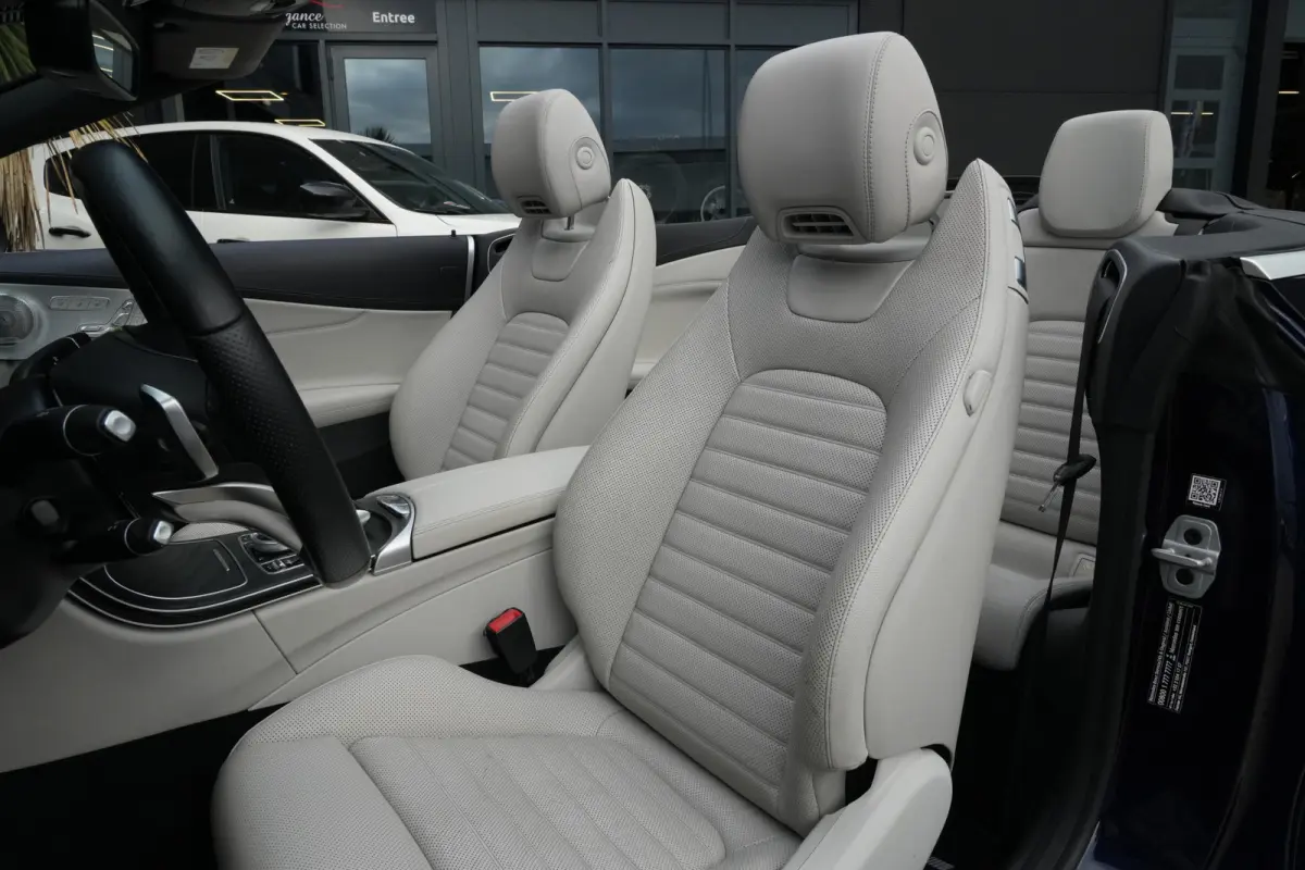 400 4MATIC AMG Prestige | 334PK | Burmester | Airscarf | 360° | Een bijzonder fraaie Mercedes-Benz C 400 4MATIC Cabriolet met de krachtige 3.0 liter V6-benzinemotor, goed voor maar liefst 3