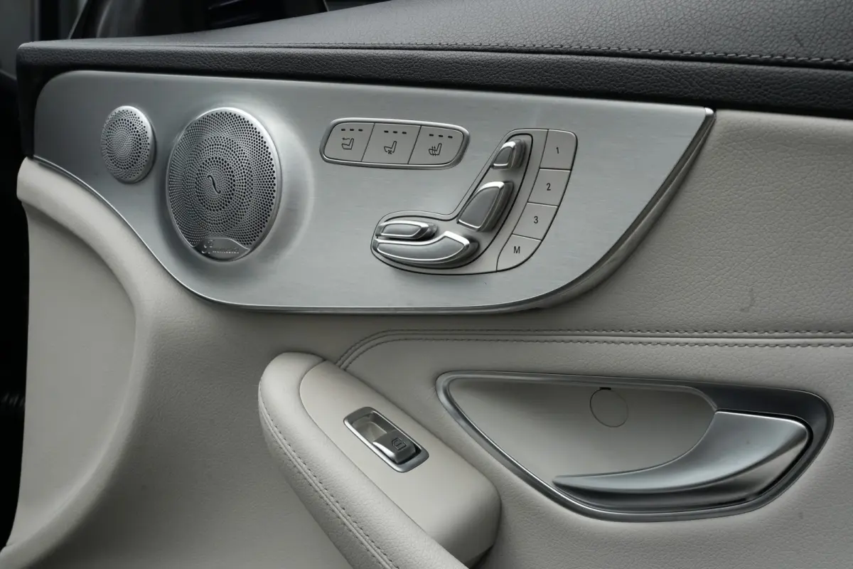 400 4MATIC AMG Prestige | 334PK | Burmester | Airscarf | 360° | Een bijzonder fraaie Mercedes-Benz C 400 4MATIC Cabriolet met de krachtige 3.0 liter V6-benzinemotor, goed voor maar liefst 3