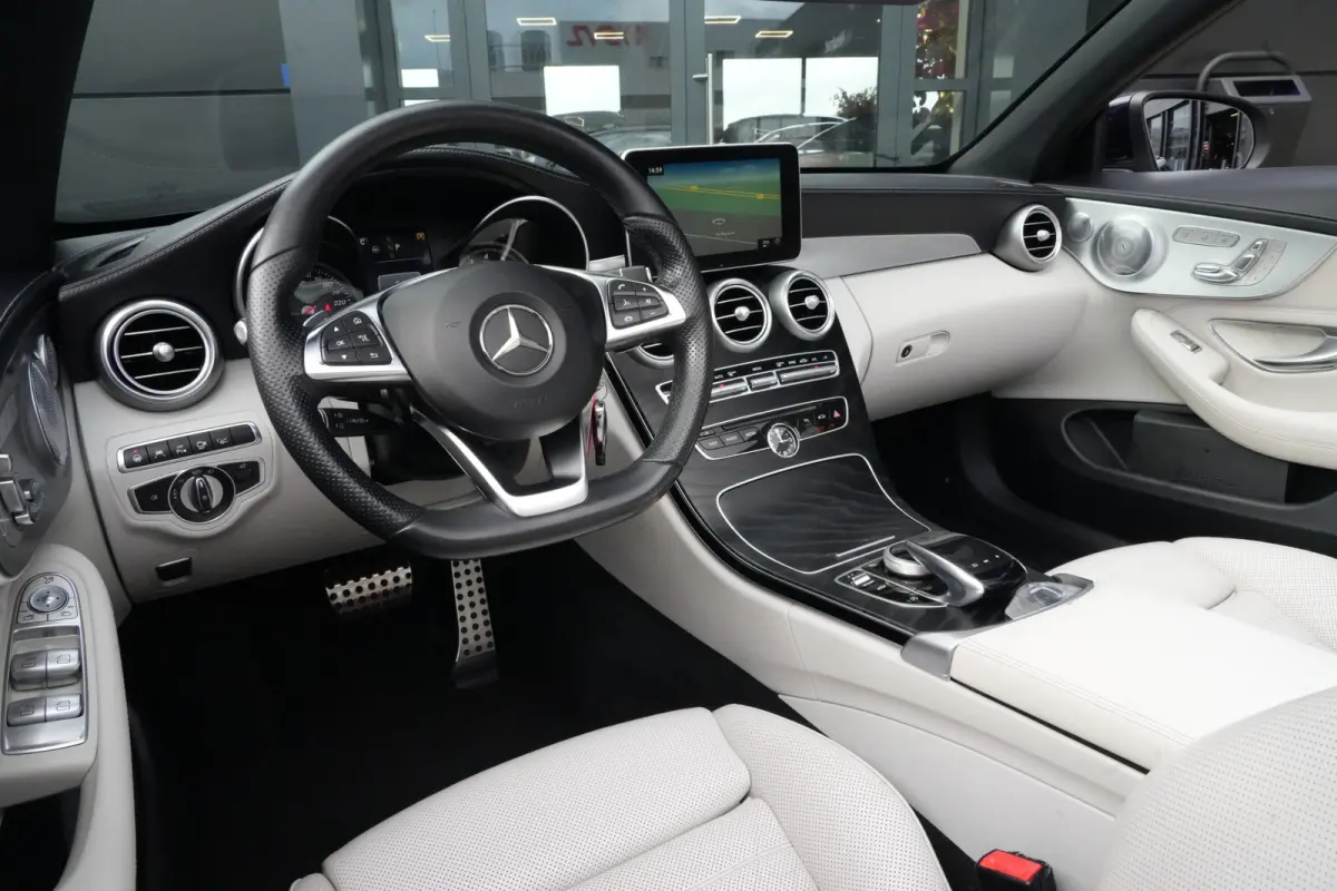 400 4MATIC AMG Prestige | 334PK | Burmester | Airscarf | 360° | Een bijzonder fraaie Mercedes-Benz C 400 4MATIC Cabriolet met de krachtige 3.0 liter V6-benzinemotor, goed voor maar liefst 3