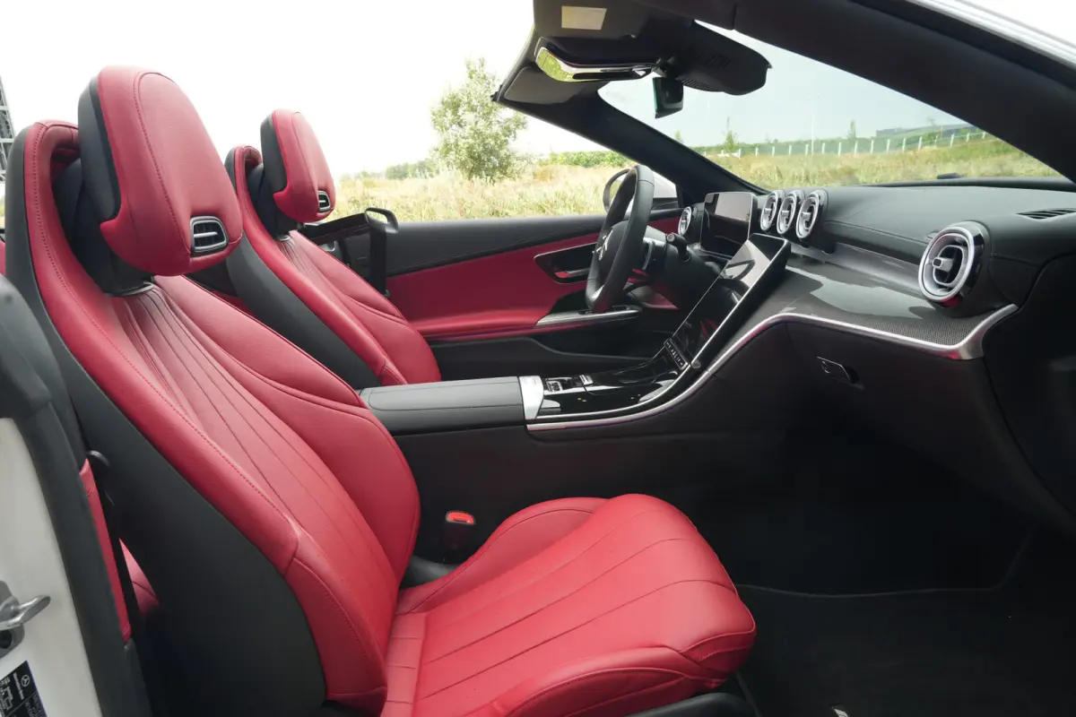 200 AMG Line | 204PK | Burmester | Airscarf | Memory | ACC | Mercedes-Benz CLE Cabriolet 200 AMG Line 204 PK met 2.0 viercilinder benzinemotor, lederen bekleding, Burmester audiosysteem, nav
