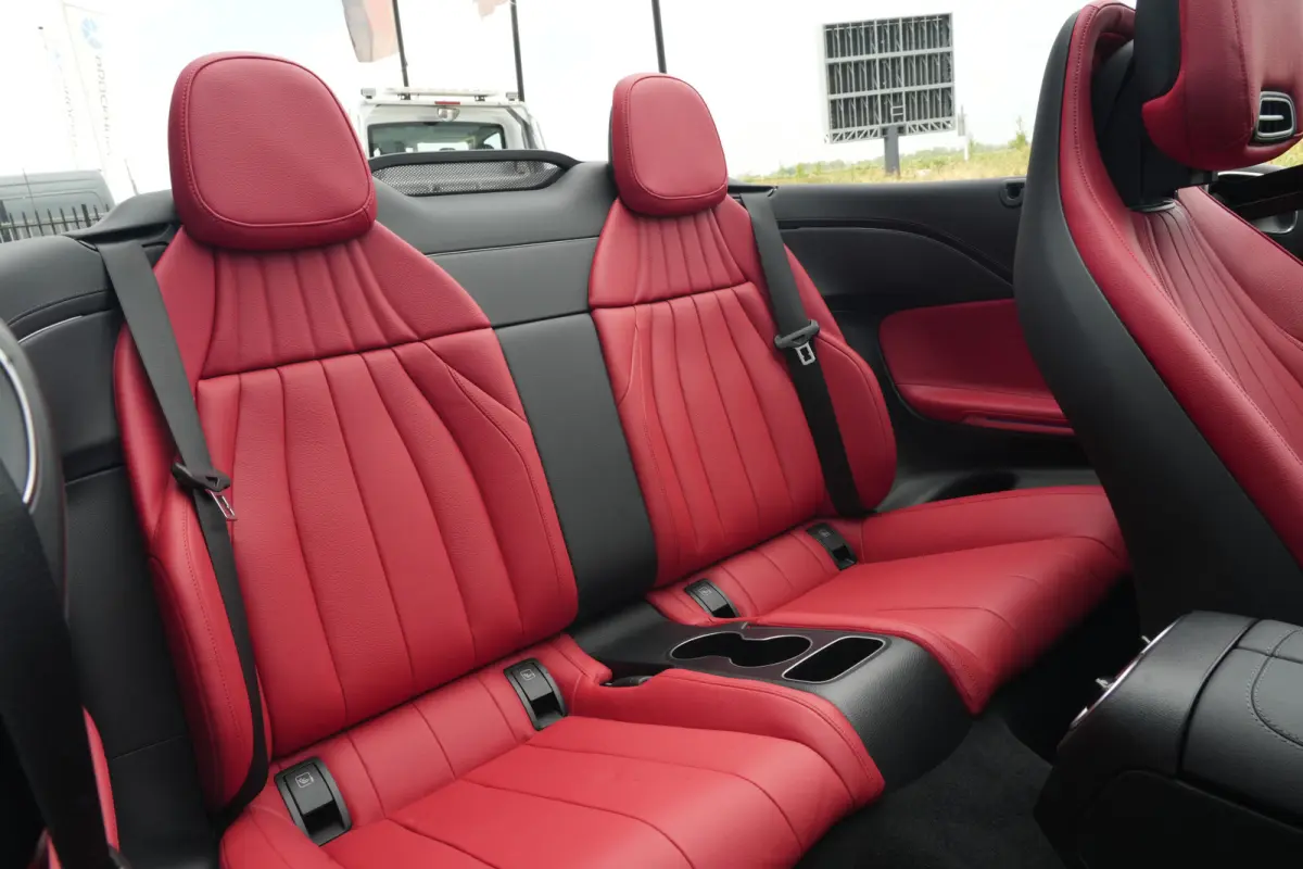 200 AMG Line | 204PK | Burmester | Airscarf | Memory | ACC | Mercedes-Benz CLE Cabriolet 200 AMG Line 204 PK met 2.0 viercilinder benzinemotor, lederen bekleding, Burmester audiosysteem, nav