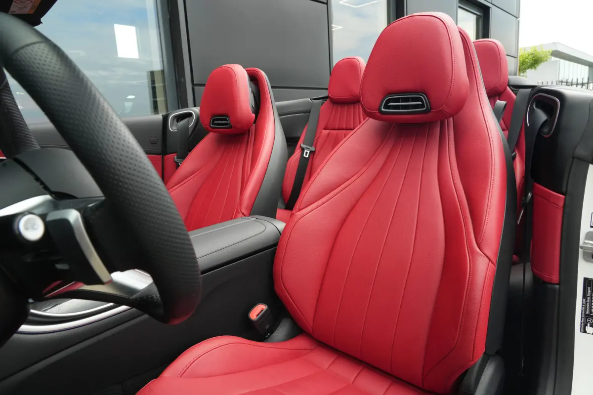 200 AMG Line | 204PK | Burmester | Airscarf | Memory | ACC | Mercedes-Benz CLE Cabriolet 200 AMG Line 204 PK met 2.0 viercilinder benzinemotor, lederen bekleding, Burmester audiosysteem, nav