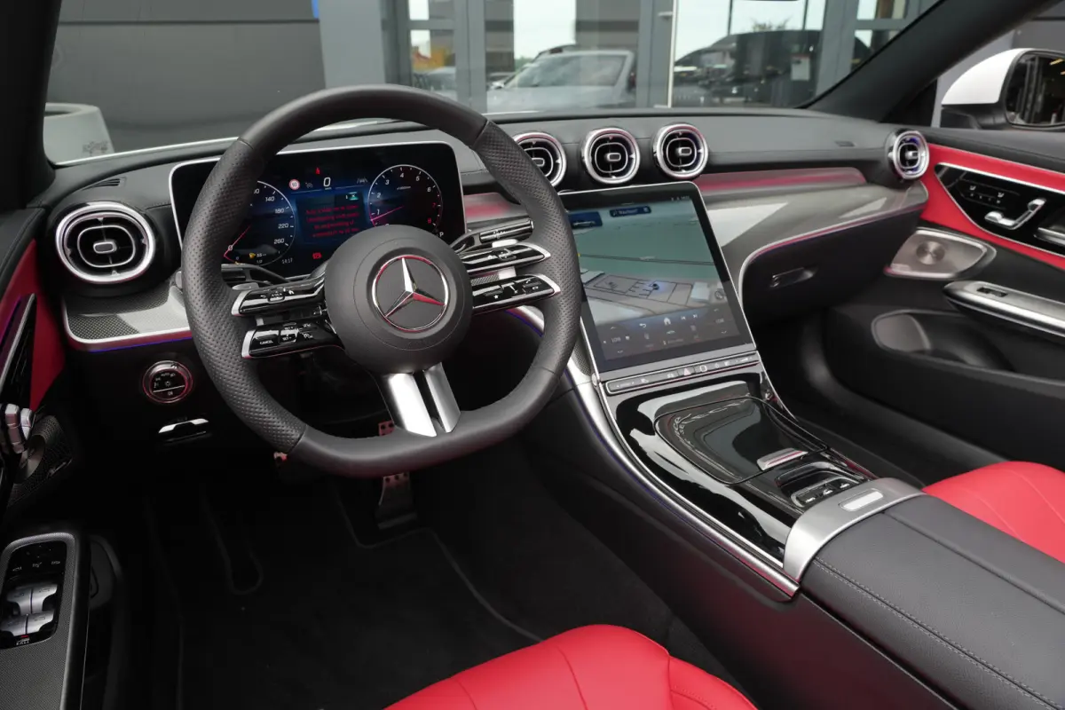 200 AMG Line | 204PK | Burmester | Airscarf | Memory | ACC | Mercedes-Benz CLE Cabriolet 200 AMG Line 204 PK met 2.0 viercilinder benzinemotor, lederen bekleding, Burmester audiosysteem, nav
