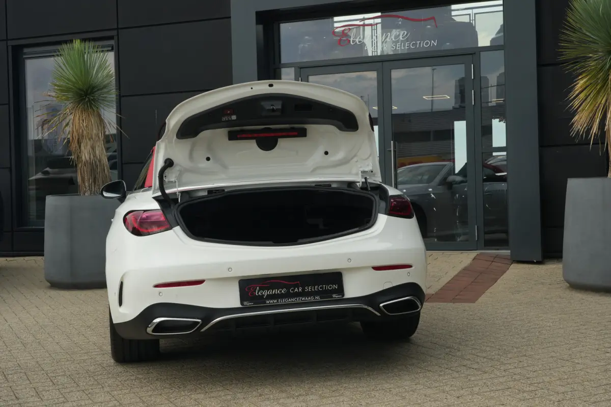 200 AMG Line | 204PK | Burmester | Airscarf | Memory | ACC | Mercedes-Benz CLE Cabriolet 200 AMG Line 204 PK met 2.0 viercilinder benzinemotor, lederen bekleding, Burmester audiosysteem, nav