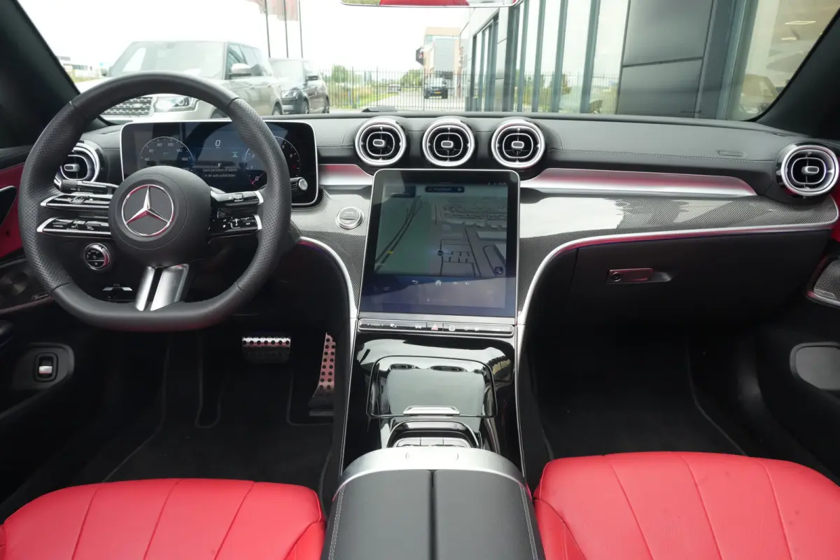 200 AMG Line | 204PK | Burmester | Airscarf | Memory | ACC | Mercedes-Benz CLE Cabriolet 200 AMG Line 204 PK met 2.0 viercilinder benzinemotor, lederen bekleding, Burmester audiosysteem, nav