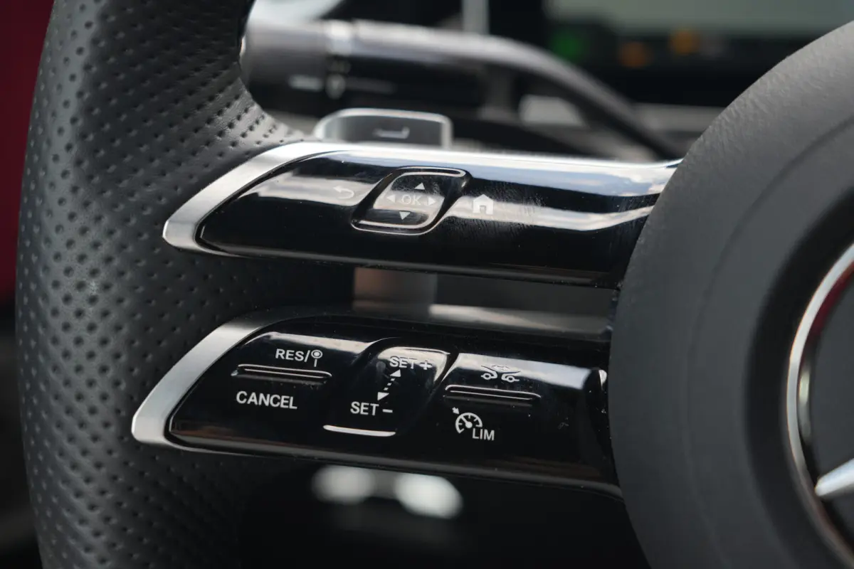 200 AMG Line | 204PK | Burmester | Airscarf | Memory | ACC | Mercedes-Benz CLE Cabriolet 200 AMG Line 204 PK met 2.0 viercilinder benzinemotor, lederen bekleding, Burmester audiosysteem, nav
