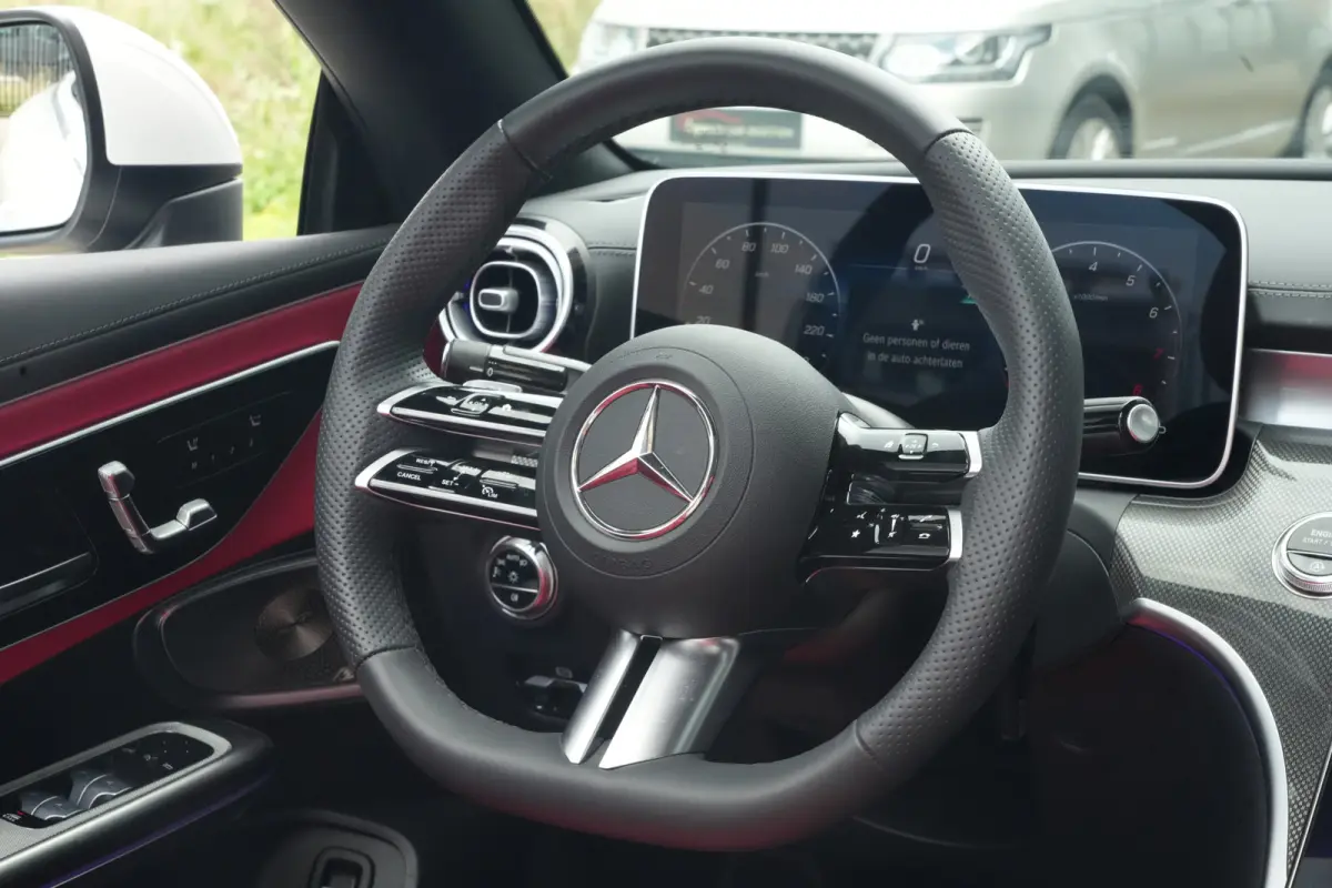 200 AMG Line | 204PK | Burmester | Airscarf | Memory | ACC | Mercedes-Benz CLE Cabriolet 200 AMG Line 204 PK met 2.0 viercilinder benzinemotor, lederen bekleding, Burmester audiosysteem, nav