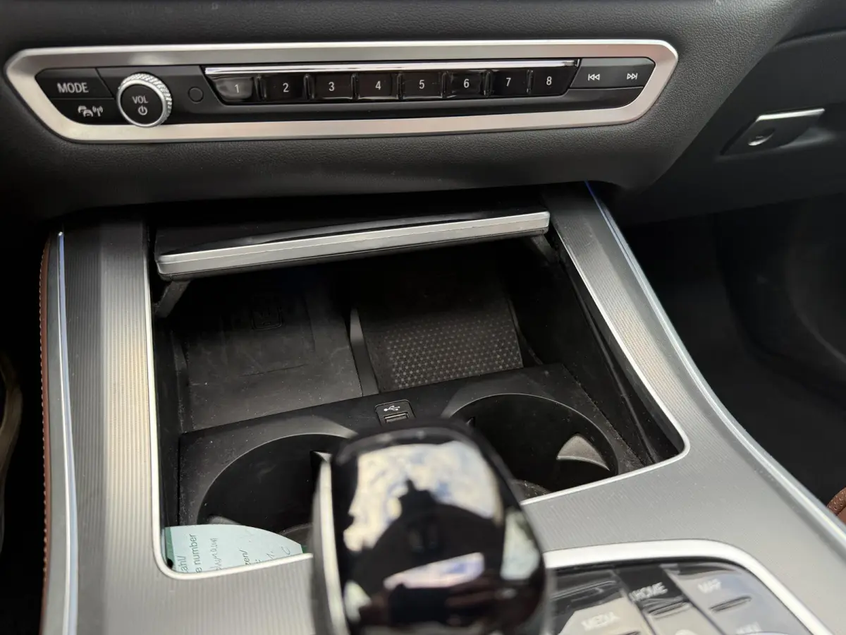 xDrive45e High Executive VAN: € 61.900- VOOR: € 59.877,- UW HERFSTVOORDEEL: € 2.023,-| LASER LED| ELEKTRISCHE TREKHAAK | PANO| HUD| BMW DEALER ONDERHOUDEN| DRIVING ASS. PROFF| KEYLESS 