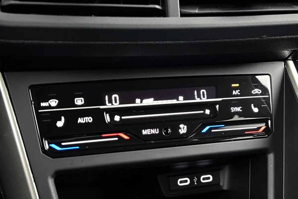 1.0 | LED koplampen | Stoelverwarming | Apple Carplay