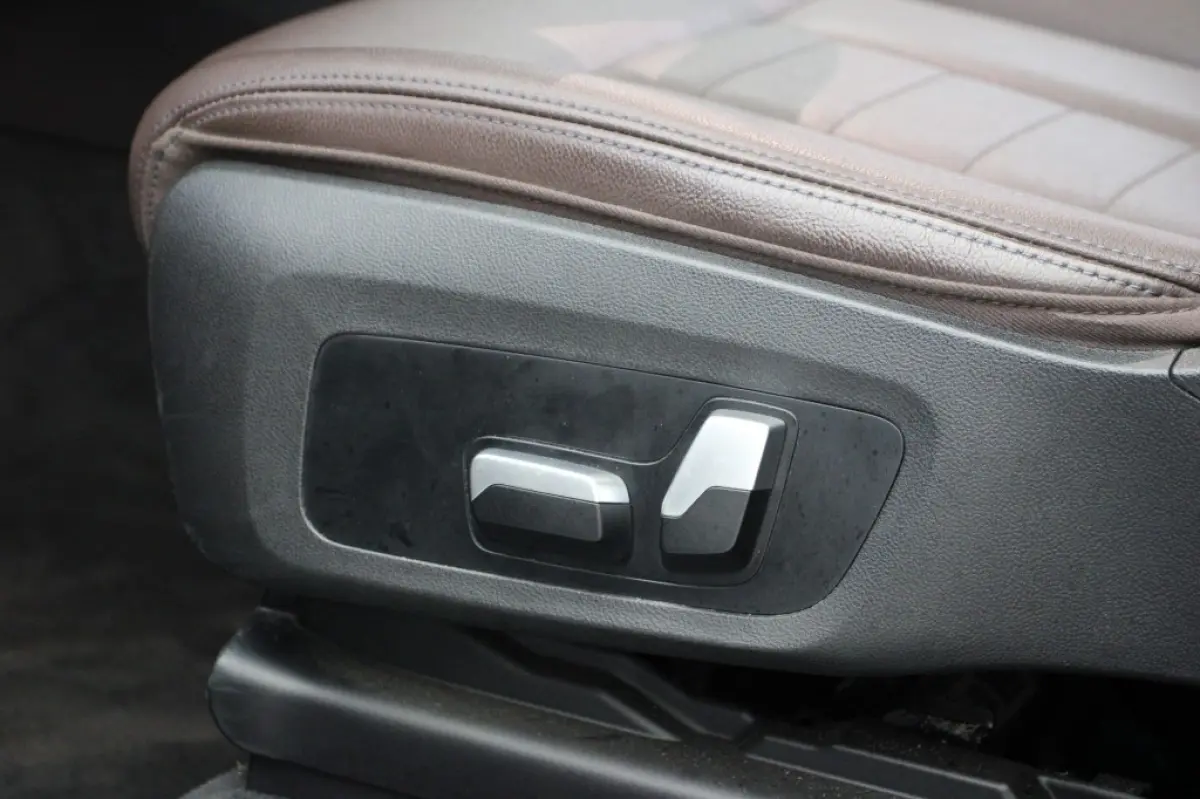 Executive 80 kWh - Panorama, Carplay, Camera, Leer, Stoelverw. Memory, SOH 97,6%