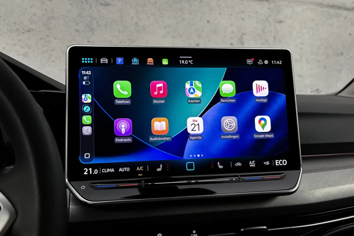 Life plus 1.5 TSI eHybrid | Stoelverwarming | Adaptieve cruise control | Camera