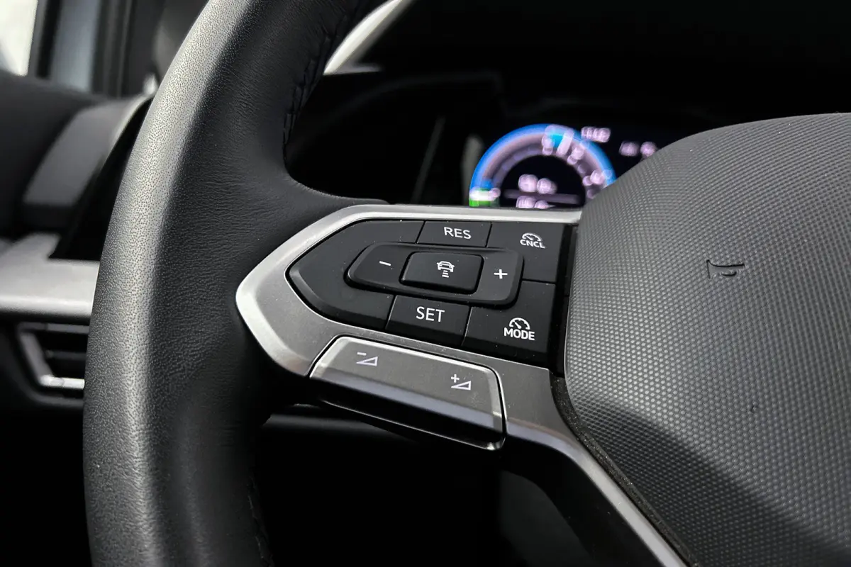 Life plus 1.5 TSI eHybrid | Stoelverwarming | Adaptieve cruise control | Camera