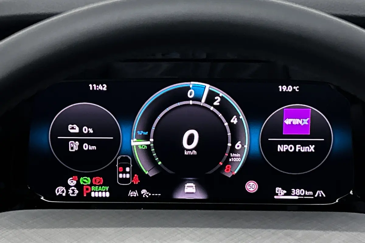 Life plus 1.5 TSI eHybrid | Stoelverwarming | Adaptieve cruise control | Camera