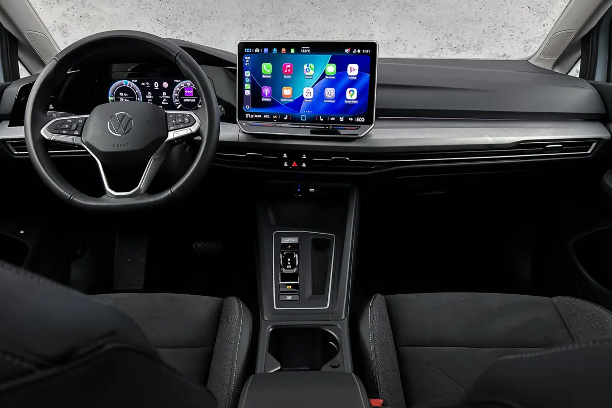 Life plus 1.5 TSI eHybrid | Stoelverwarming | Adaptieve cruise control | Camera