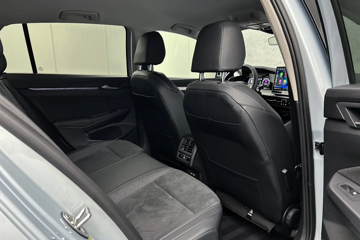 Life plus 1.5 TSI eHybrid | Stoelverwarming | Adaptieve cruise control | Camera
