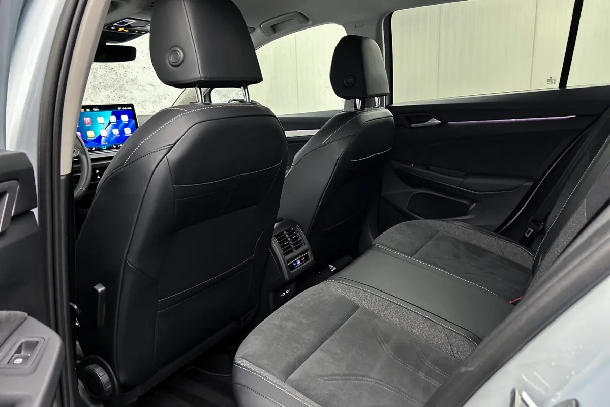 Life plus 1.5 TSI eHybrid | Stoelverwarming | Adaptieve cruise control | Camera