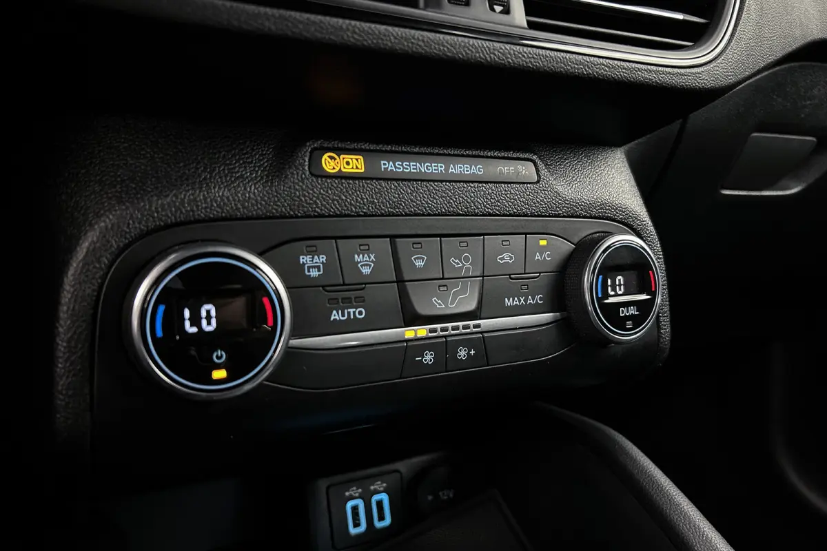 1.0 EcoBoost Hybrid ST Line Business | Trekhaak | Camera | Airco