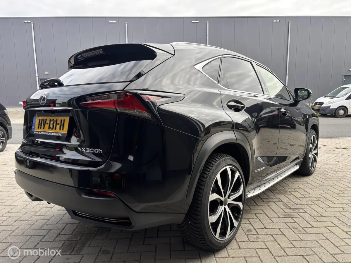 300h AWD 25th Edition