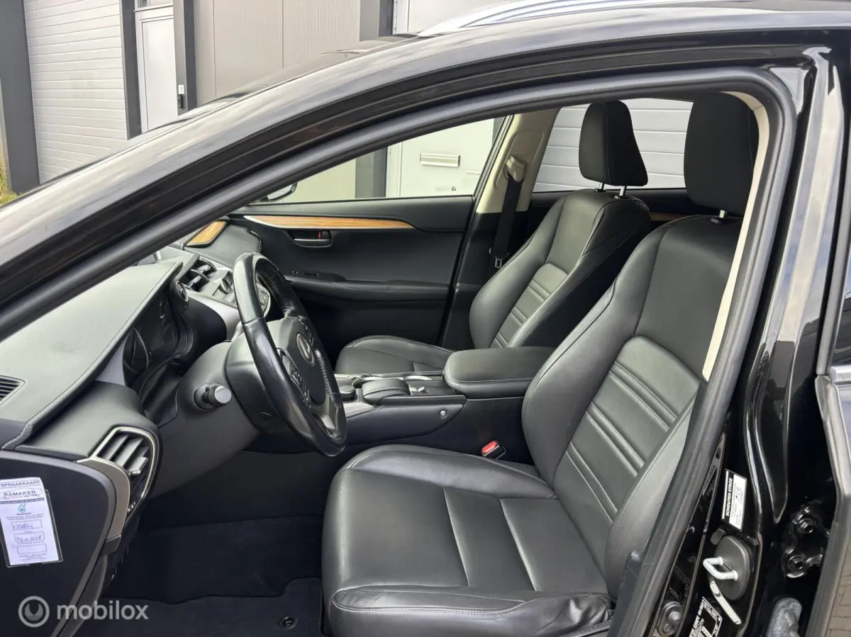 300h AWD 25th Edition