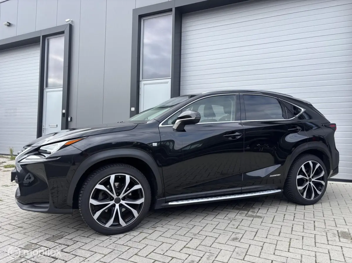 300h AWD 25th Edition