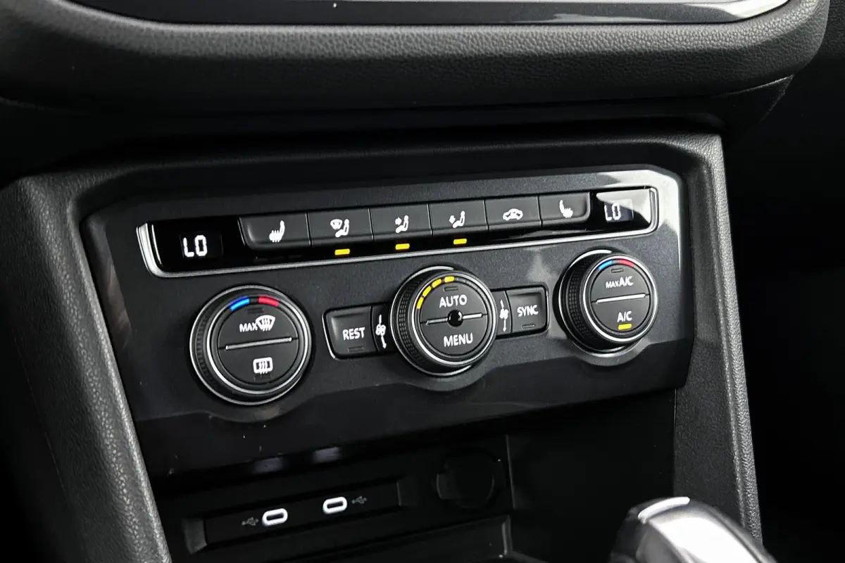 1.5 TSI Business R-line | Trekhaak | Adaptieve cruise control | LED koplampen