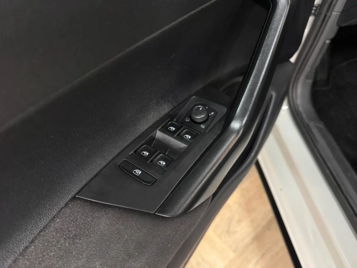 1.0 TSI R-Line Business|PANO|CARPLAY|VIRTUAL|AUTOMAAT|INRUIL MOGELIJK|