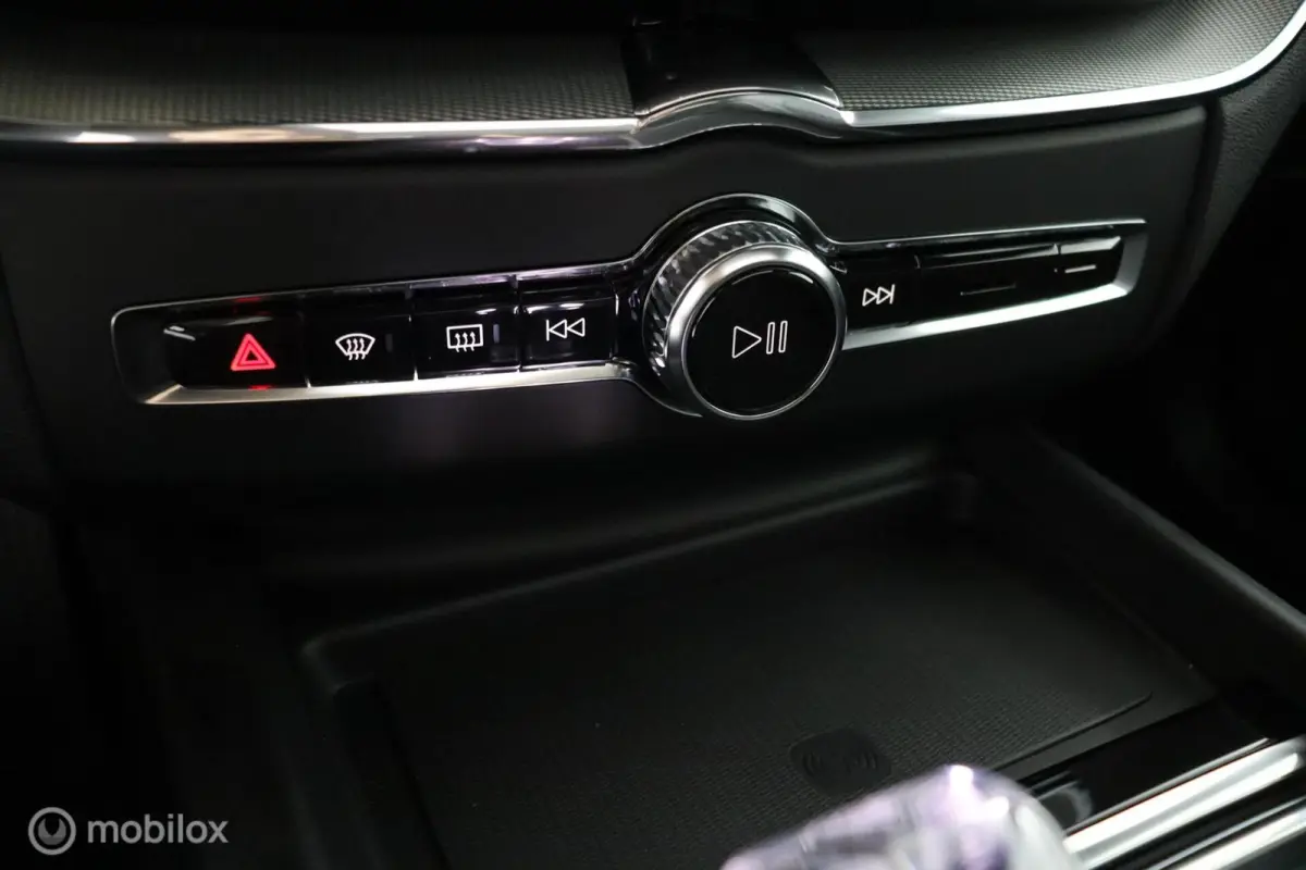 2.0 T6 Plug-in hybrid AWD Ultra Black Edition | Head Up | Panoramadak | 360 Camera | Harman Kardon | Adaptieve Cruise | BLISS