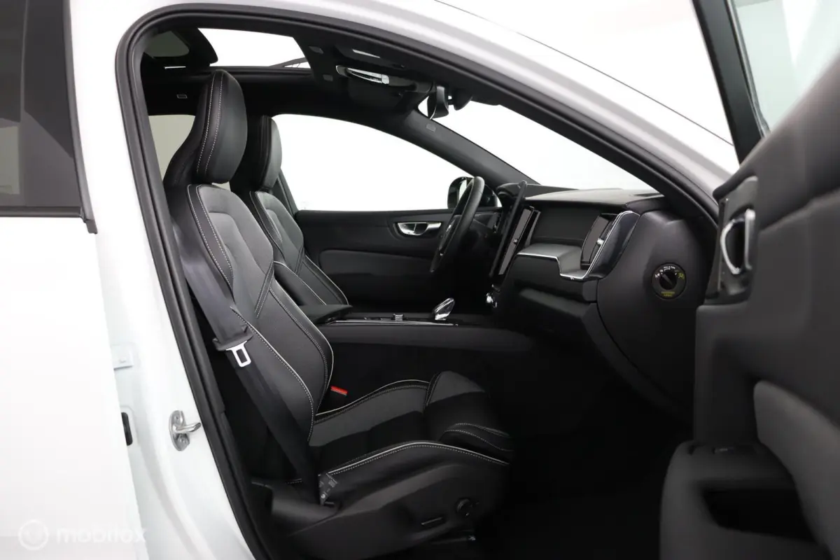 2.0 T6 Plug-in hybrid AWD Ultra Black Edition | Head Up | Panoramadak | 360 Camera | Harman Kardon | Adaptieve Cruise | BLISS