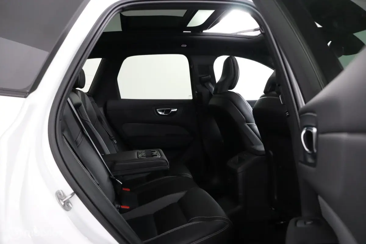 2.0 T6 Plug-in hybrid AWD Ultra Black Edition | Head Up | Panoramadak | 360 Camera | Harman Kardon | Adaptieve Cruise | BLISS