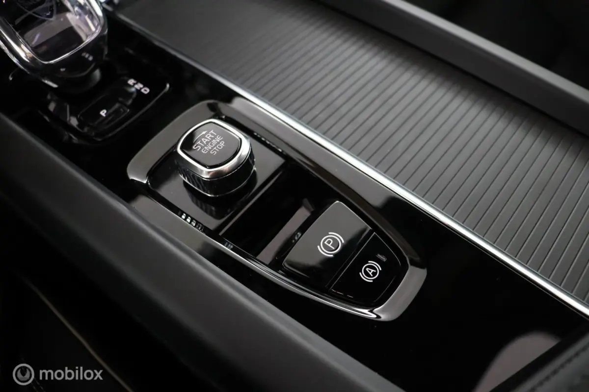 2.0 T6 Plug-in hybrid AWD Ultra Black Edition | Head Up | Panoramadak | 360 Camera | Harman Kardon | Adaptieve Cruise | BLISS