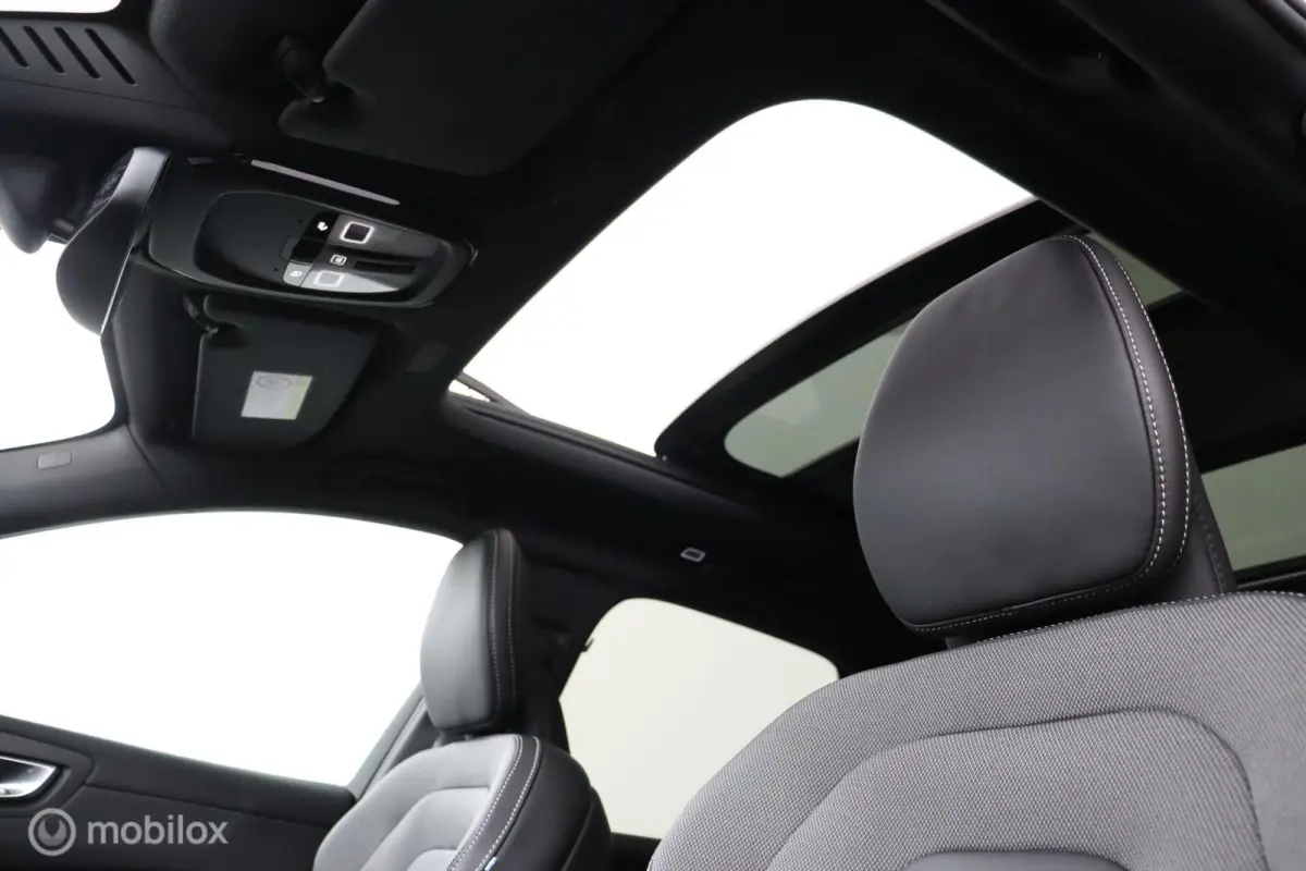 2.0 T6 Plug-in hybrid AWD Ultra Black Edition | Head Up | Panoramadak | 360 Camera | Harman Kardon | Adaptieve Cruise | BLISS