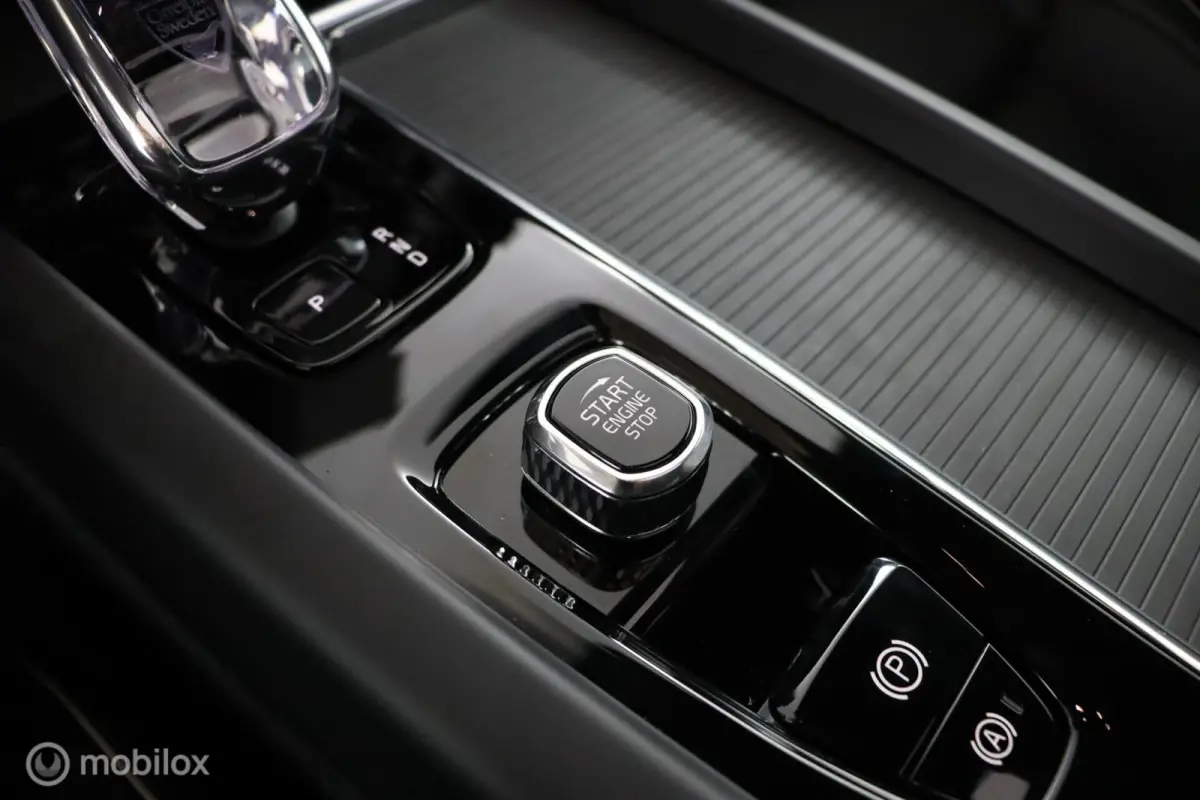 2.0 T6 Plug-in hybrid AWD Ultra Black Edition | Head Up | Panoramadak | 360 Camera | Harman Kardon | Adaptieve Cruise | BLISS